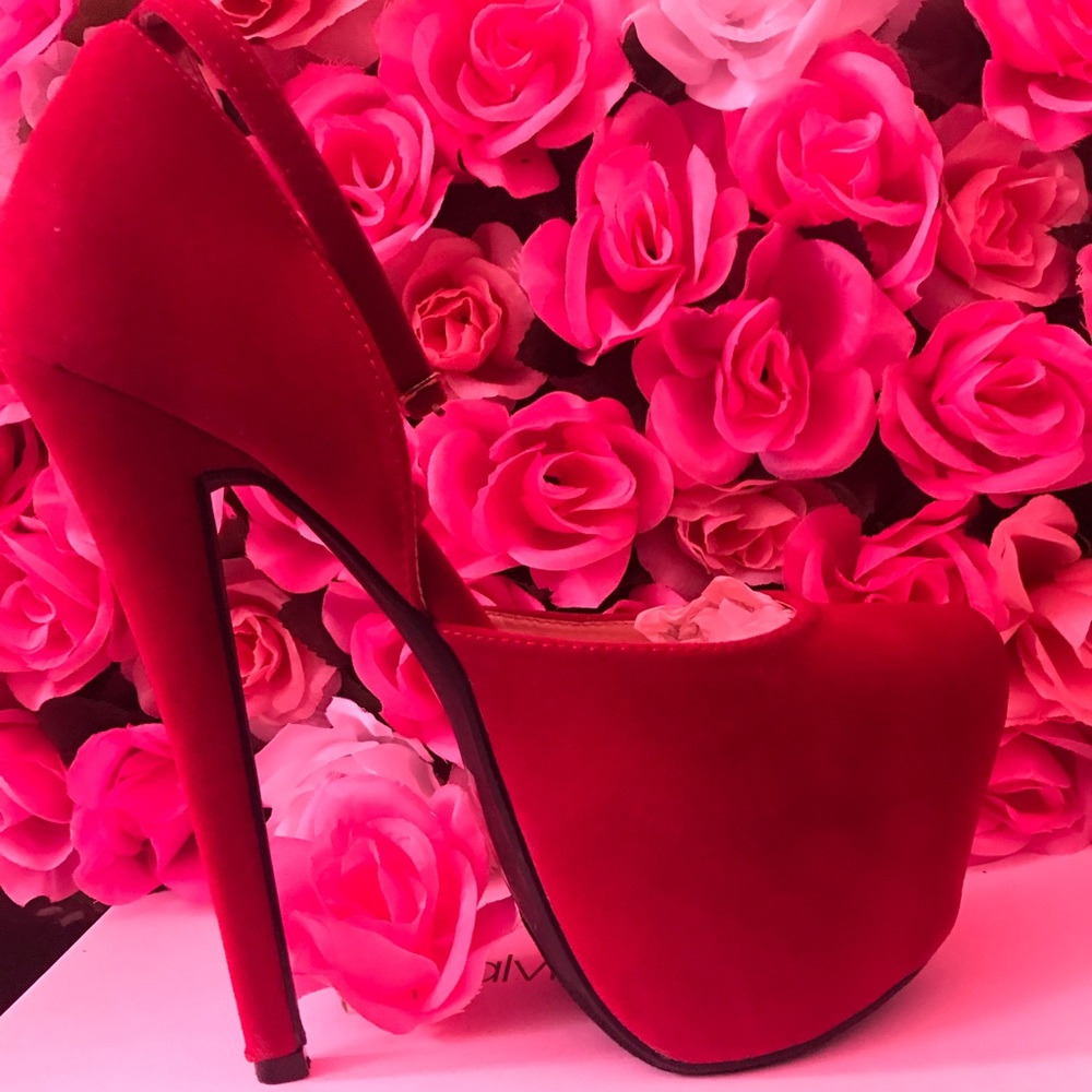 Red suede Platform Pump / Ankle strap